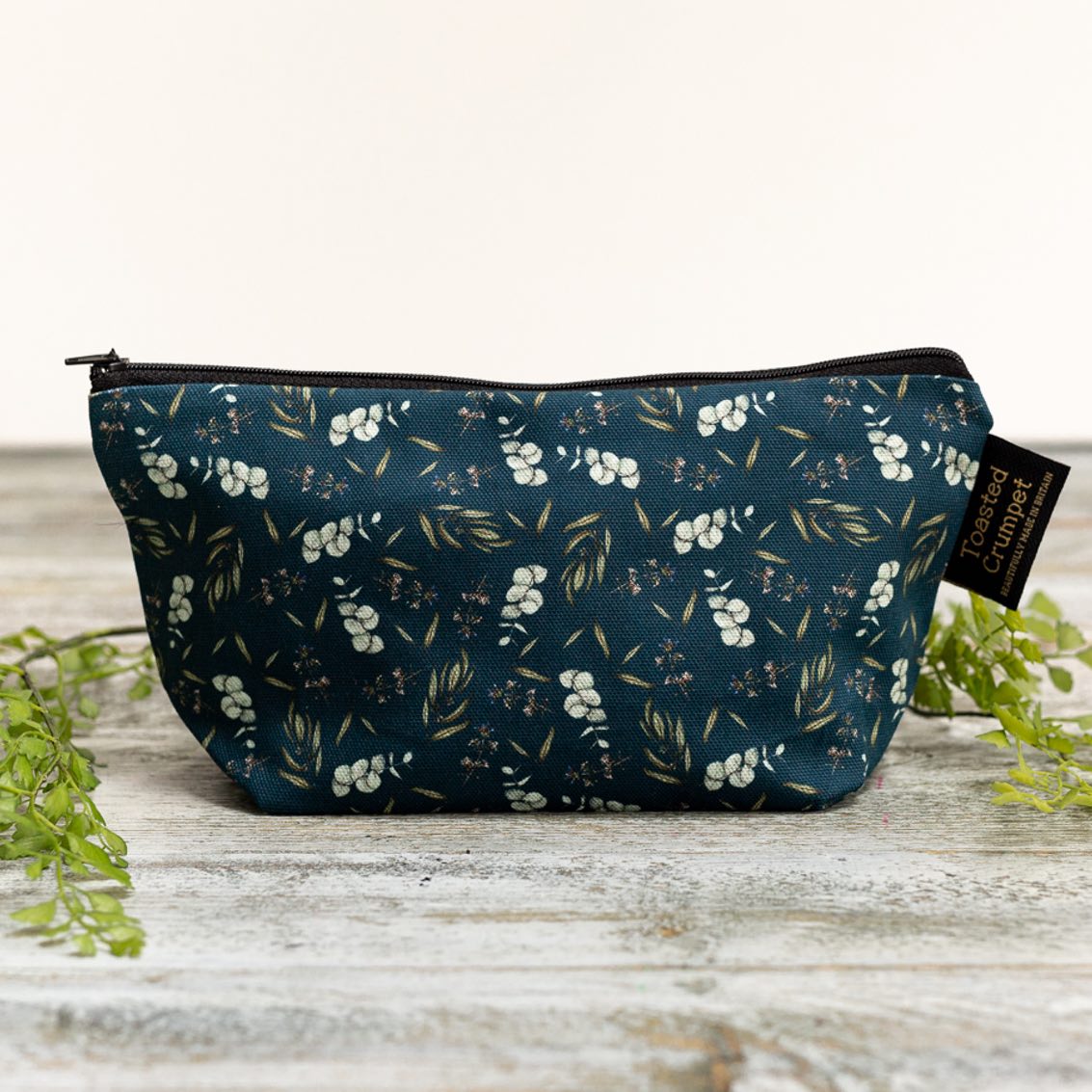 Eucalyptus (Noir) Makeup Bag
