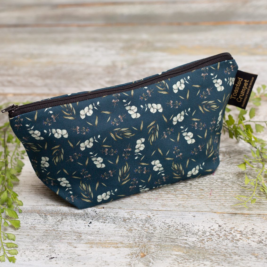 Eucalyptus (Noir) Makeup Bag
