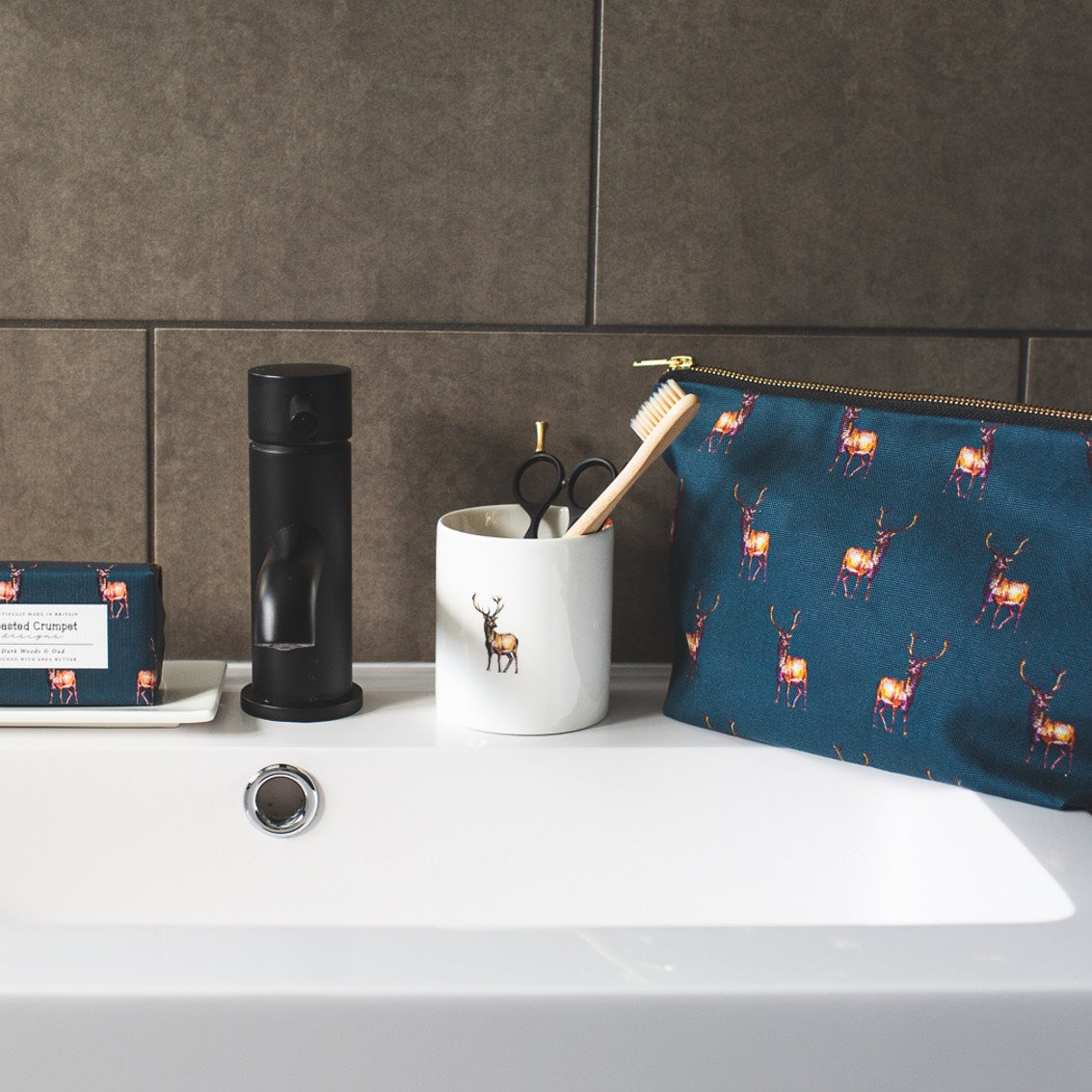 Stag (Noir) Wash Bag