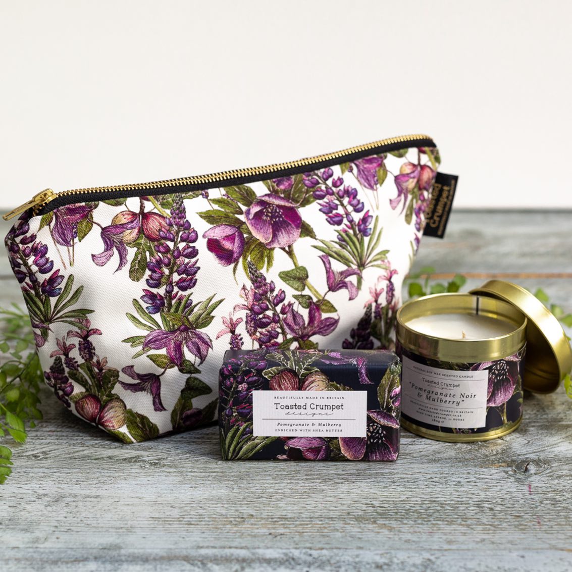 Pomegranate Noir & Mulberry Candle in Matt Gold Tin