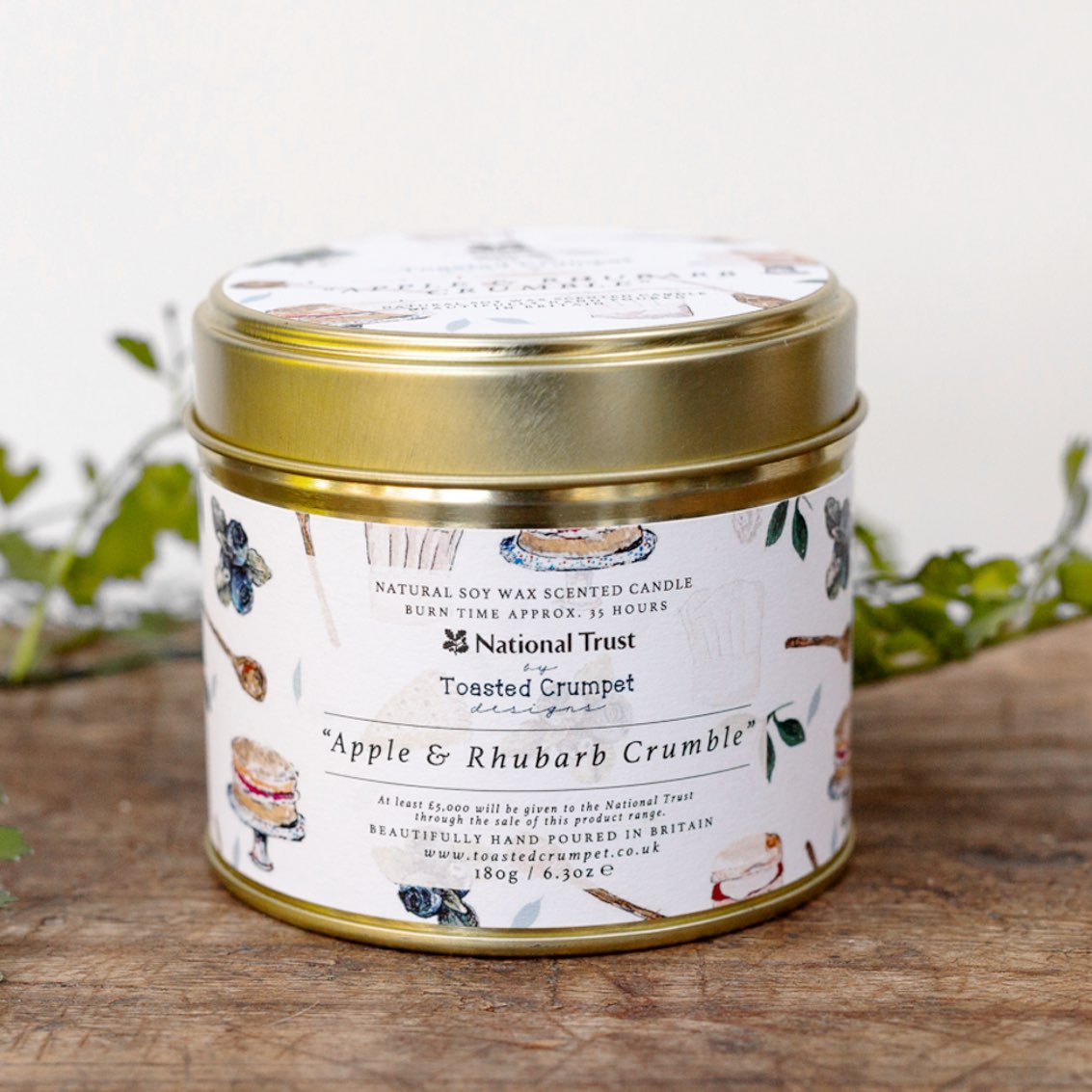 Apple & Rhubarb Crumble Candle in a Matt Gold Tin