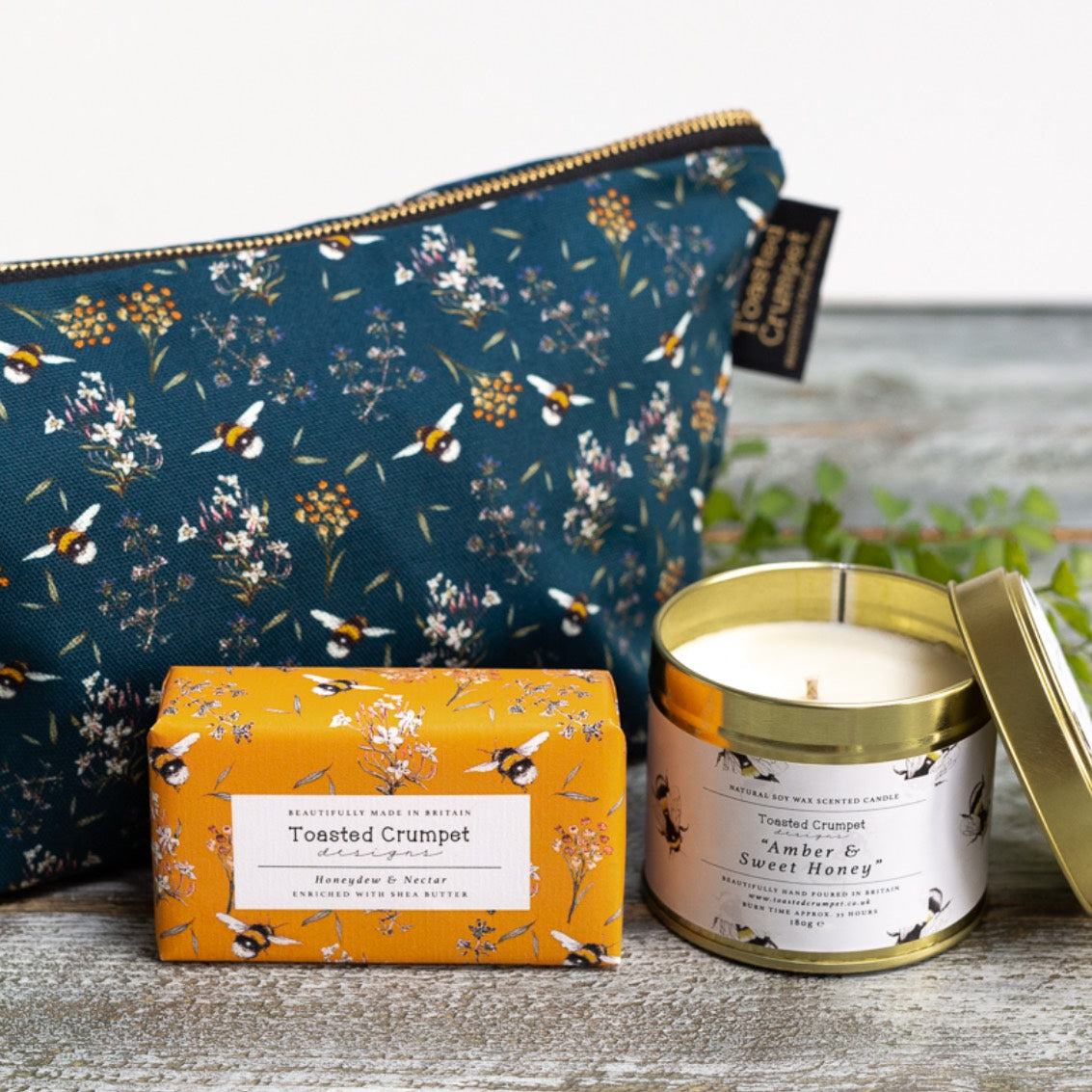 Bee & Honeysuckle (Noir) Wash Bag