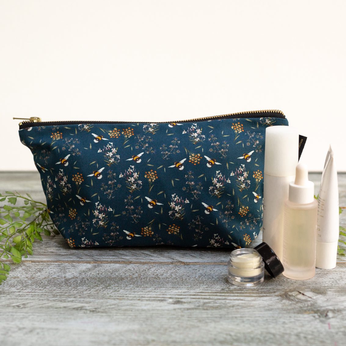 Bee & Honeysuckle (Noir) Wash Bag