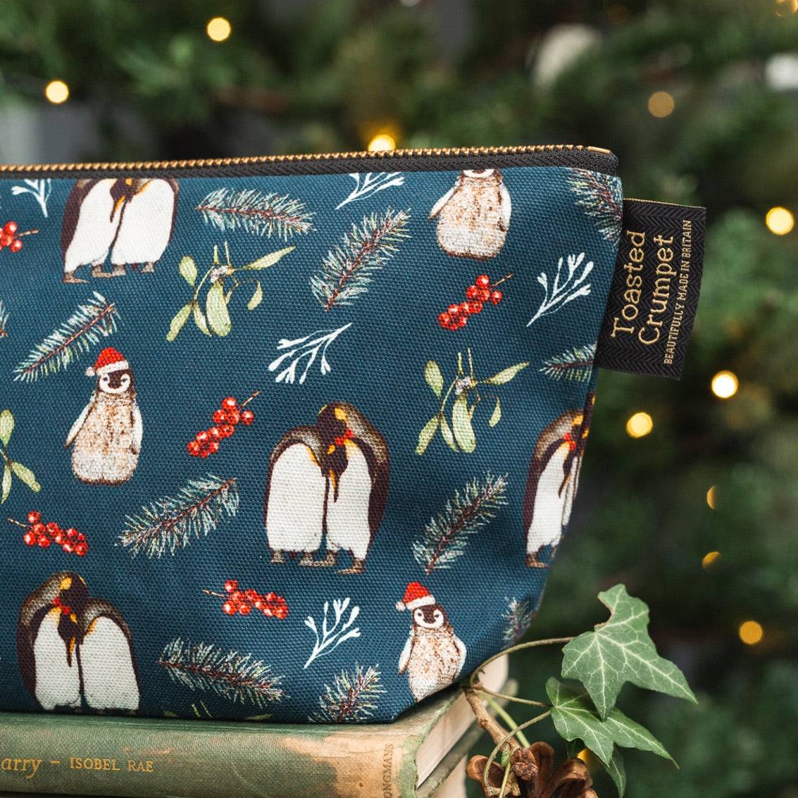 Christmas Penguins (Noir) Wash Bag