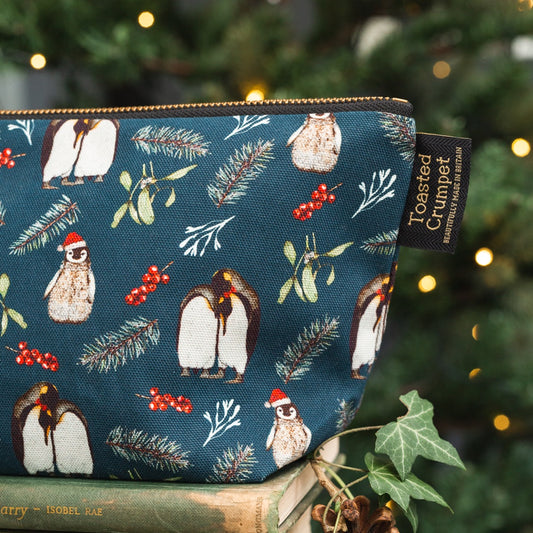 Christmas Penguins (Noir) Wash Bag