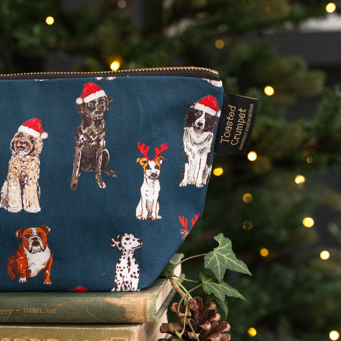 Christmas Dogs (Noir) Wash Bag