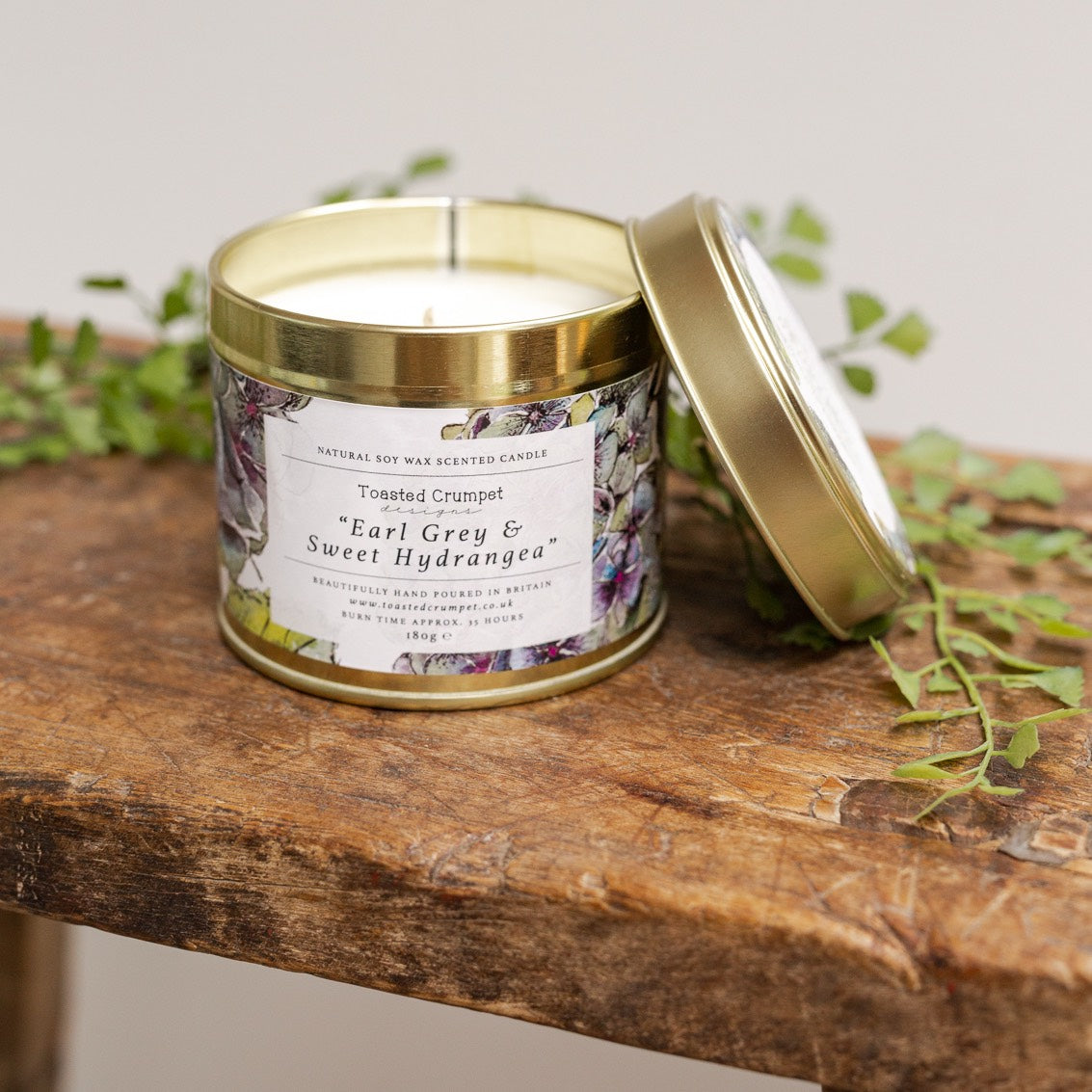 Earl Grey & Sweet Hydrangea Candle in a Matt Gold Tin