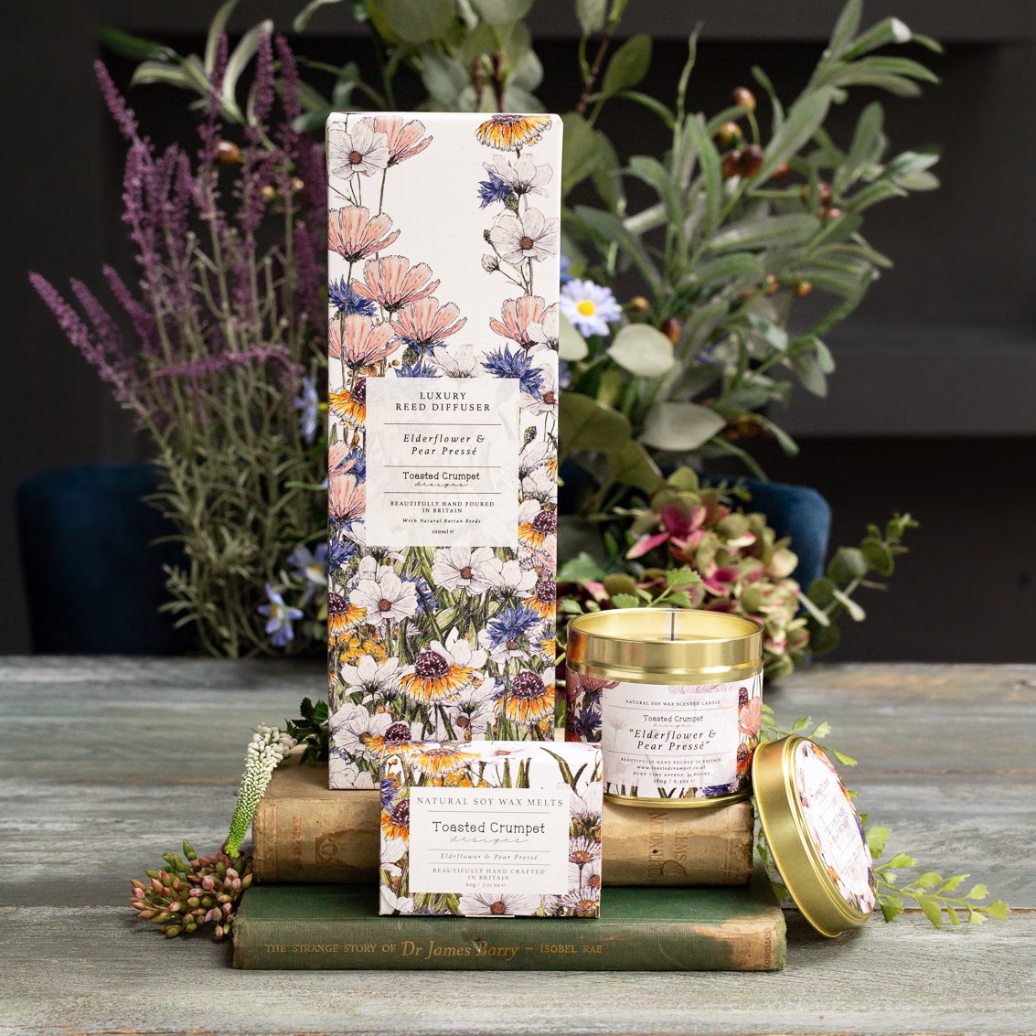 Elderflower & Pear Presse Candle in a Matt Gold Tin