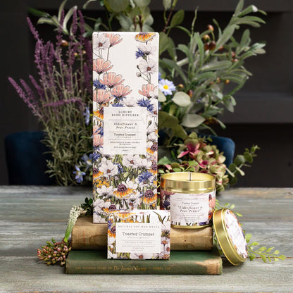 Elderflower & Pear Presse Candle in a Matt Gold Tin