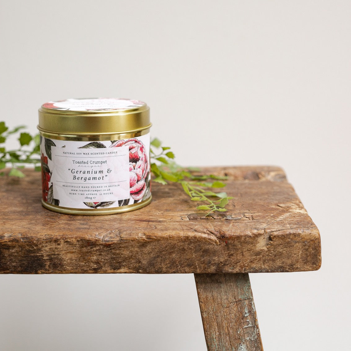 Geranium & Bergamot Candle in a Matt Gold Tin