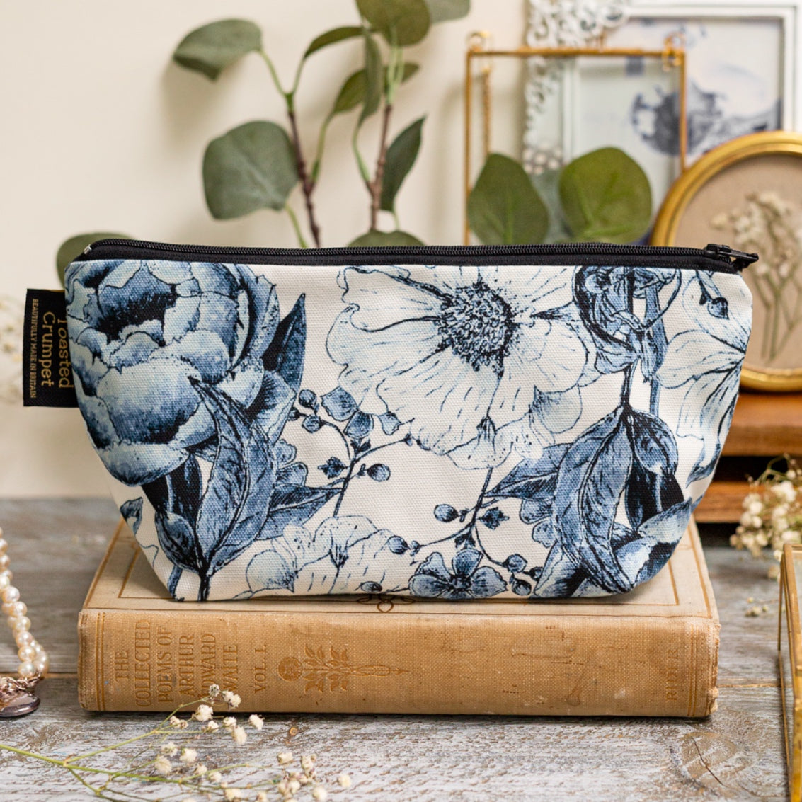 NEW! Chateau (Jardin) Makeup Bag