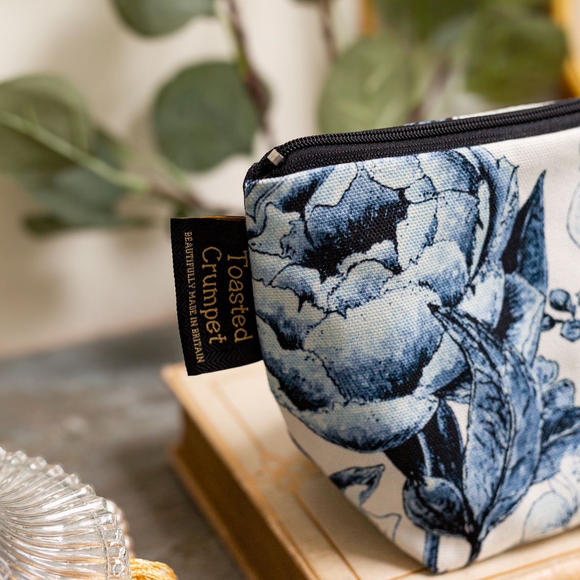 NEW! Chateau (Jardin) Makeup Bag