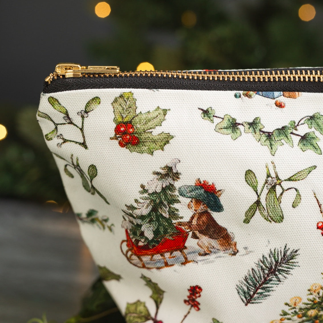 Peter Rabbit & Friends "A Winter's Tale" (Pure) Wash Bag