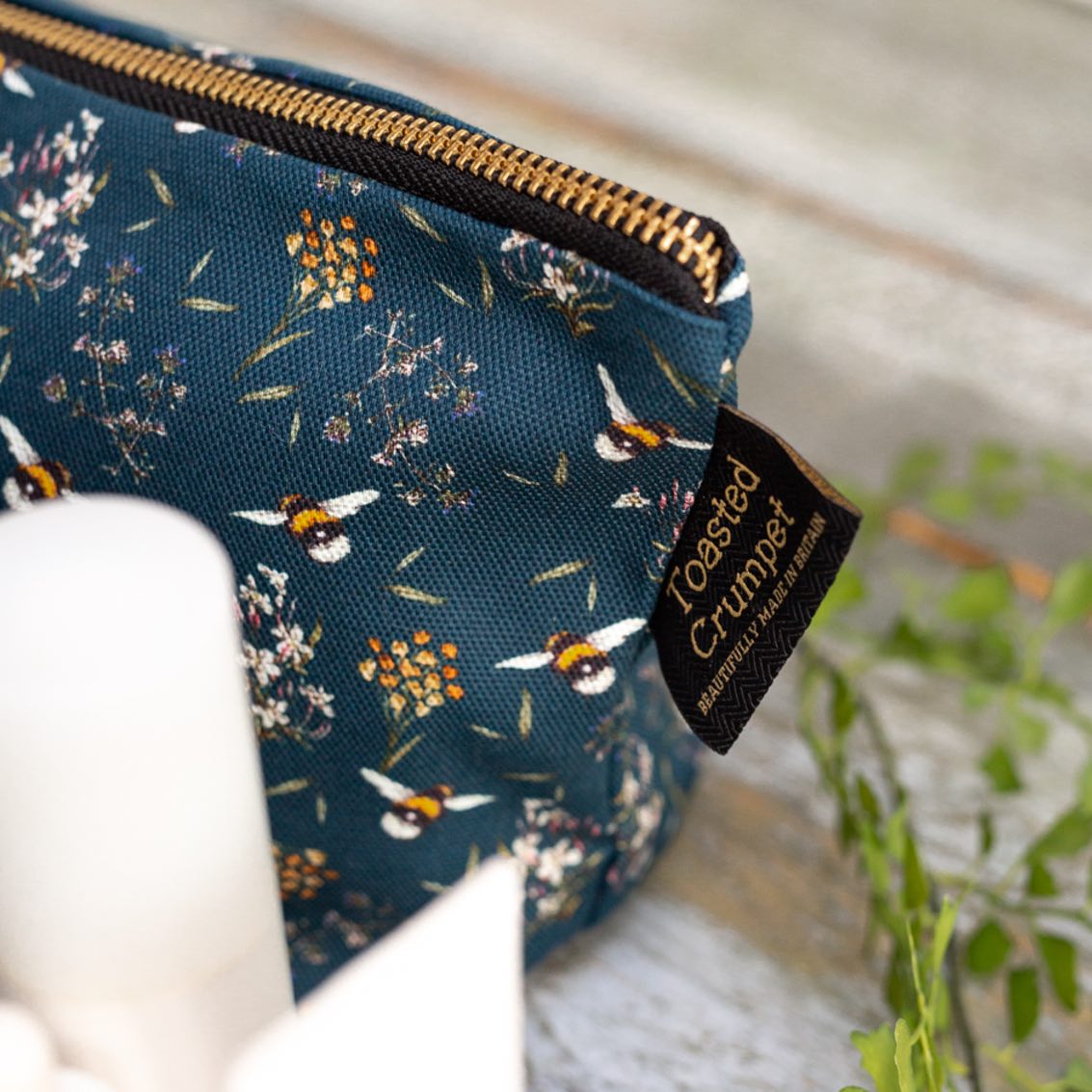 Bee & Honeysuckle (Noir) Wash Bag
