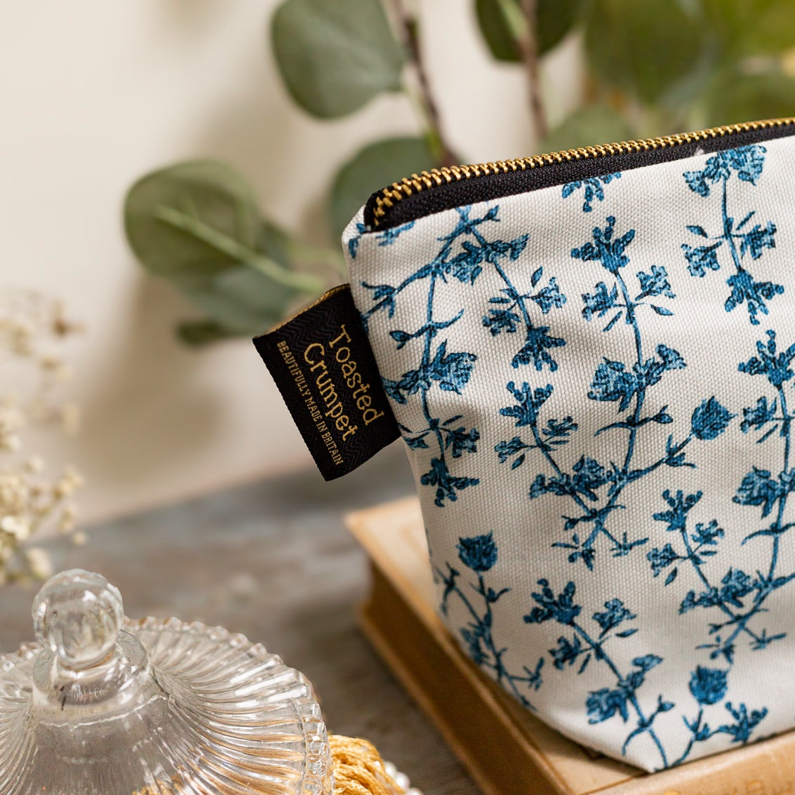 NEW! Chateau (Botanique) Wash Bag